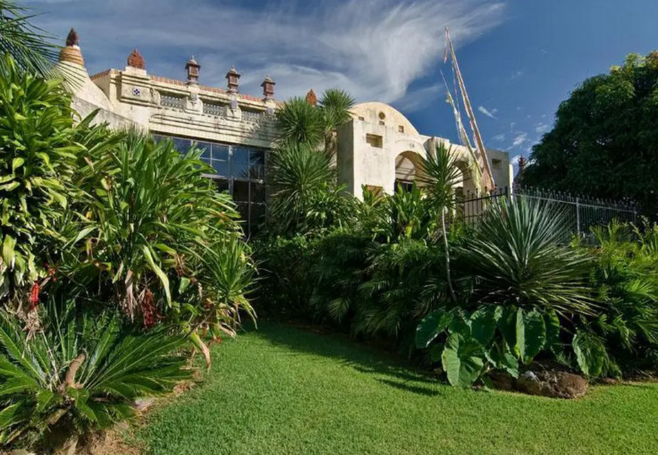 Incatrole Byron Bay Australia House - Artist Ken Johnson