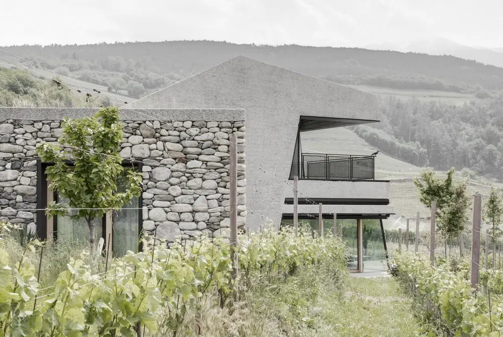 Kofererhof House blends well with the surrounding landscape.
