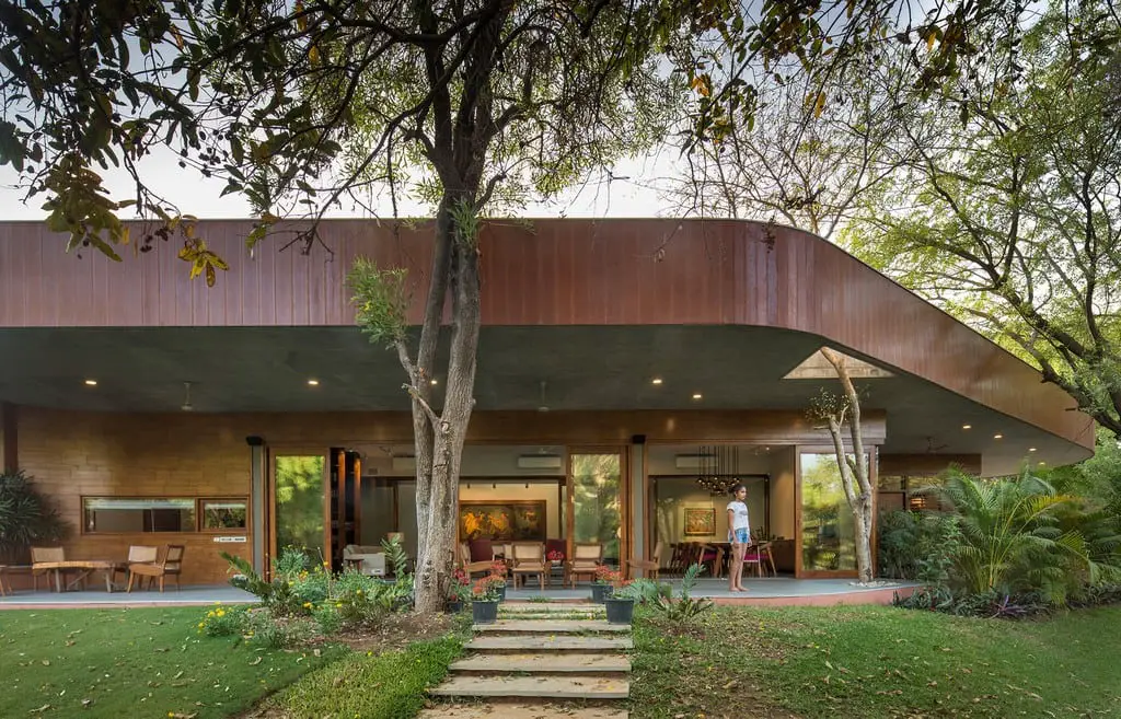The Verandah House's curvilinear facade is designed to optimize the views.